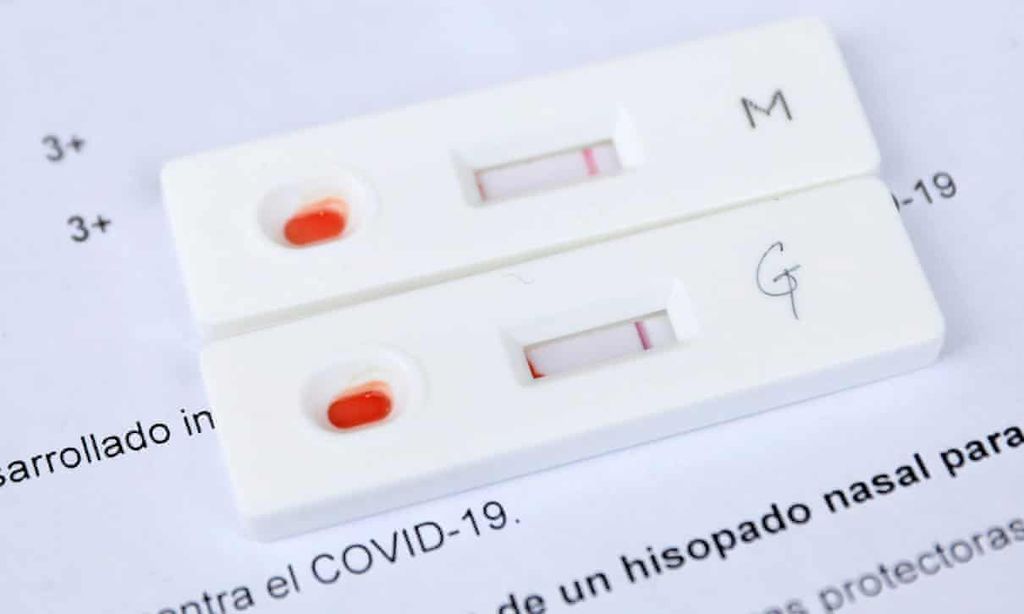 Ministério da Saúde irá utilizar mais de 20 milhões de testes rápidos para identificar pacientes da COVID-19 (Foto: Andrew Kelly/Reuters)