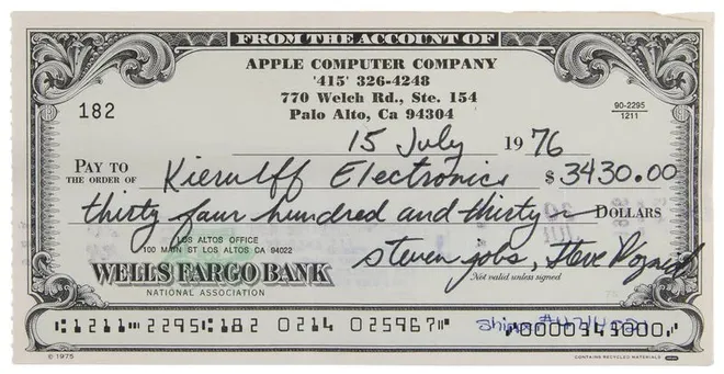 Este é o cheque original de Steve Jobs que está sendo leiloado (Imagem: Reprodução/RR Auction)