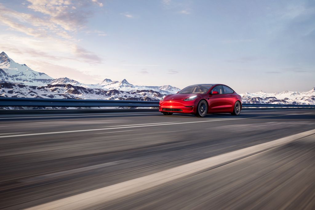 O Tesla Model 3 é o carro mais vendido da montadora de Elon Musk (Imagem: Felipe Ribeiro/Canaltech)