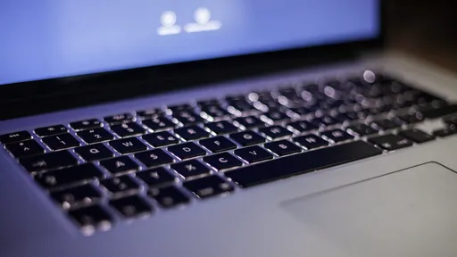 Como ajustar a fração da configuração das luzes do teclado do MacBook