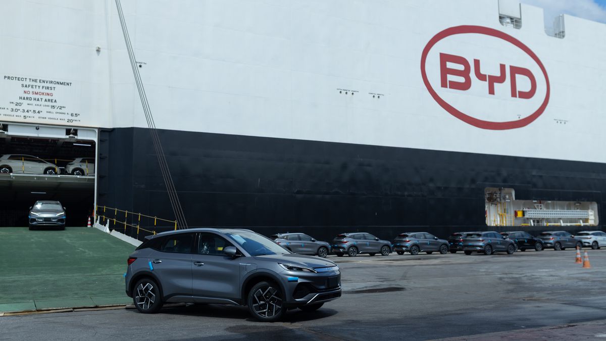 Chegada de navio lotado de carros da BYD preocupa montadoras nacionais