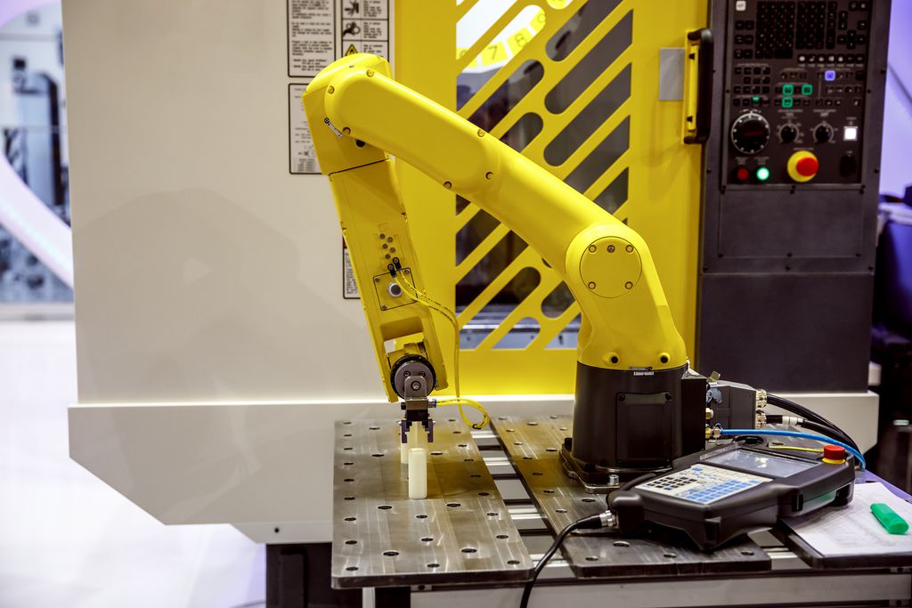 Robô usa sensores e detectores de movimento para antecipar a intenção do operário (Imagem: Cookelma/Envato)