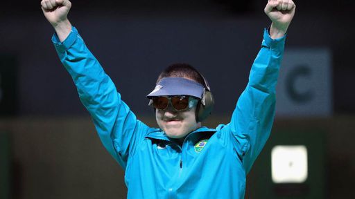 Primeira medalha do Brasil vem do tiro e é celebrada com memes