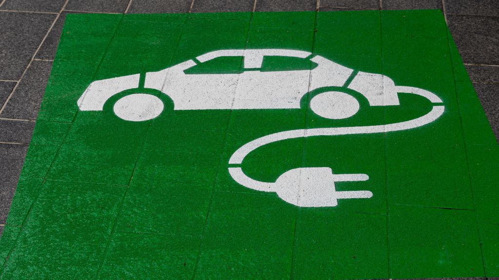Texto da PLS pretende privilegiar carros elétricos, híbridos ou movidos a biocombustíveis (Imagem: Michel Marais/Unsplash/CC)