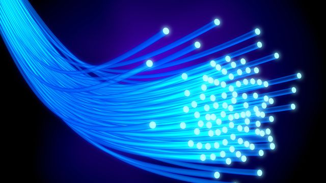 Pesquisadores batem novo recorde e transmitem 1,125 Tbps por fibra óptica