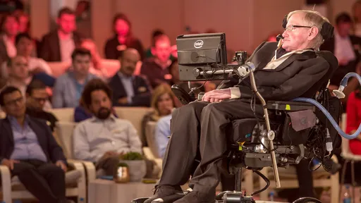 Stephen Hawking diz que seres humanos devem deixar a Terra nos próximos 100 anos