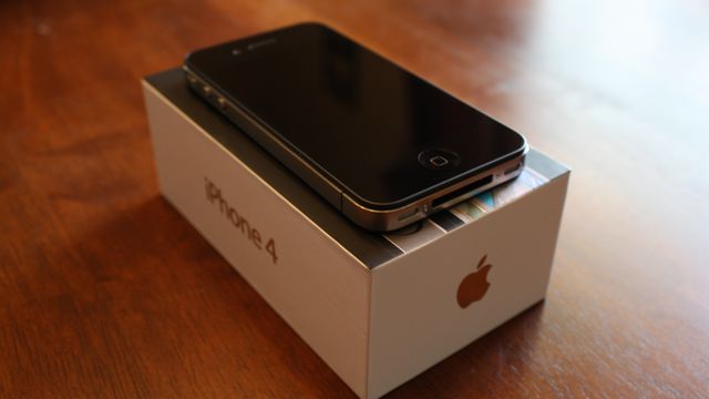 Chinês é eletrocutado ao encostar em seu iPhone 4 enquanto ele recarregava