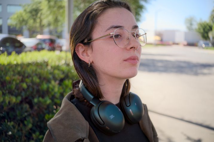 JBL Tour One M3 Smart TX 80 anos