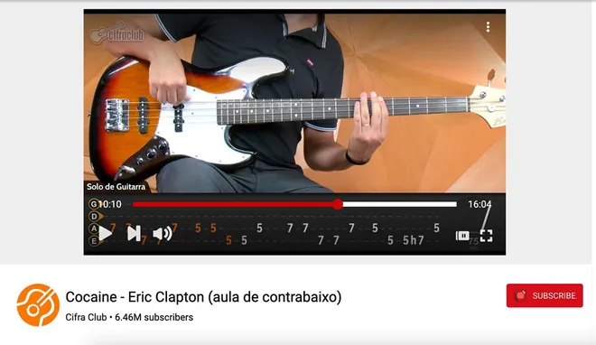 O vídeo com aulas de violão apresenta uma música para adultos (Imagem: Reprodução/YouTube Kids)