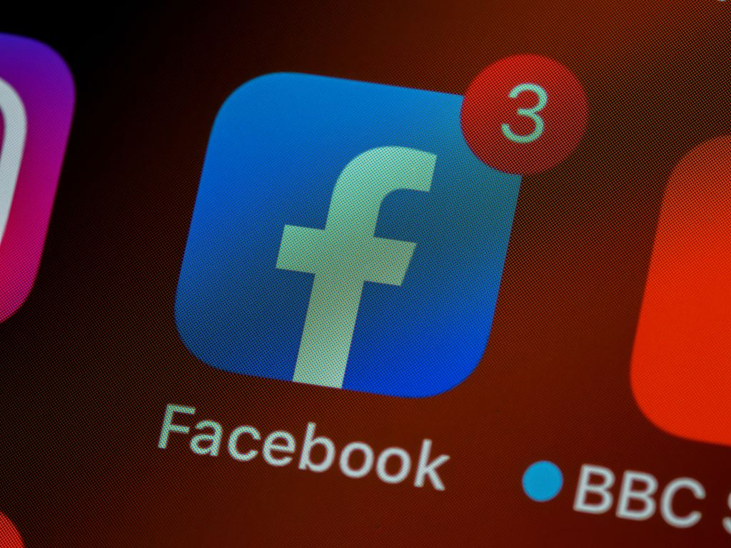 Facebook e Instagram revelam números de postagens tóxicas removidas em 2020
