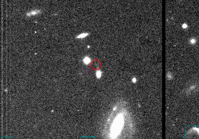 Lua perdida S / 2003 J 2 e várias galáxias que aparecem ao fundo (Imagem: Reprodução/CFHT/OSSOS/B. Gladman)