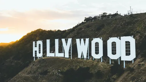 Trabalhadores de Hollywood aprovam greve; filmes e séries podem parar