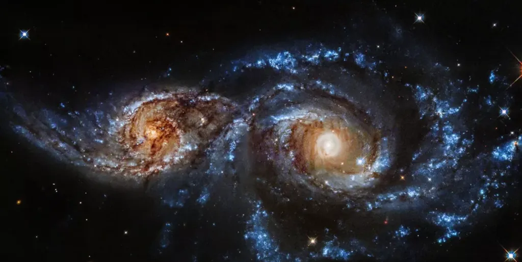 A colisão entre galáxias pode arrancar o gás delas, um ingrediente necessário para a formação de estrelas (Imagem: Reprodução/NASA Hyperwall)