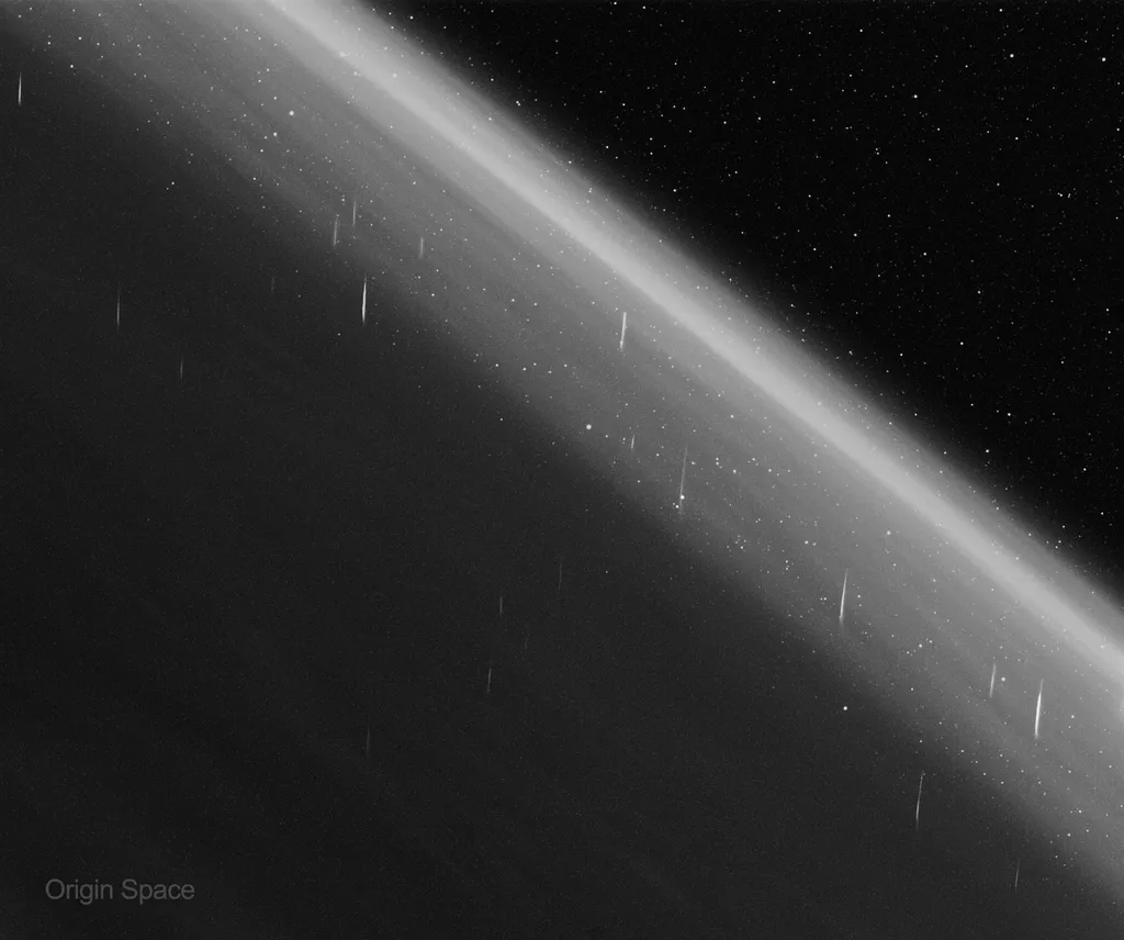 Meteoros da chuva Tau-Herculídeas, fotografados pelo telescópio espacial Yangwang-1 (Imagem: Reprodução/Zhuoxiao Wang, Yangwang-1 Space Telescope, Origin.Space)
