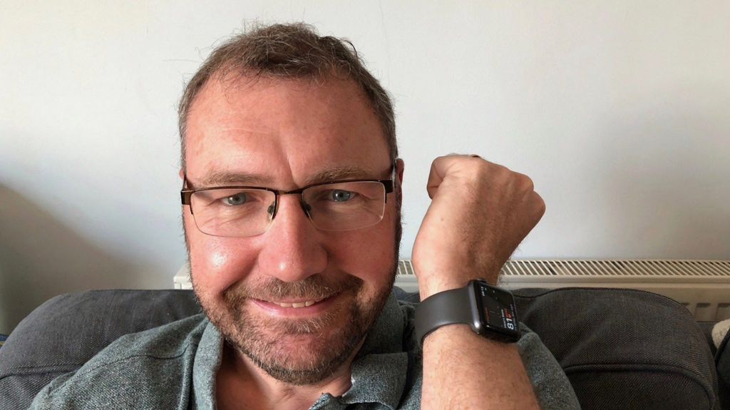 Paul Hutton, feliz da vida com seu Apple Watch/ Imagem 9to5Mac