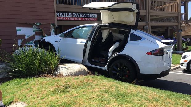 Tesla deve ser responsabilizada por acidentes com carro autônomo