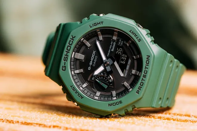 Relógio é vendido em opções de cores vibrantes, como amarelo, verde e azul (Imagem: Divulgação/Casio)