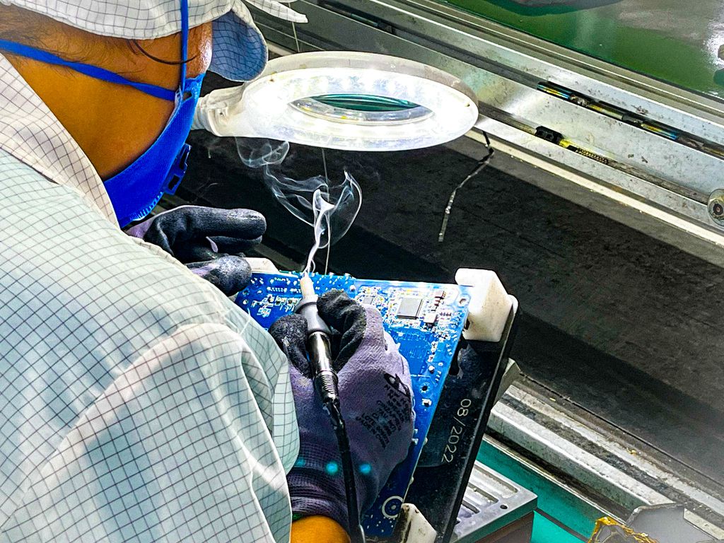 Imagem da fábrica da Positivo