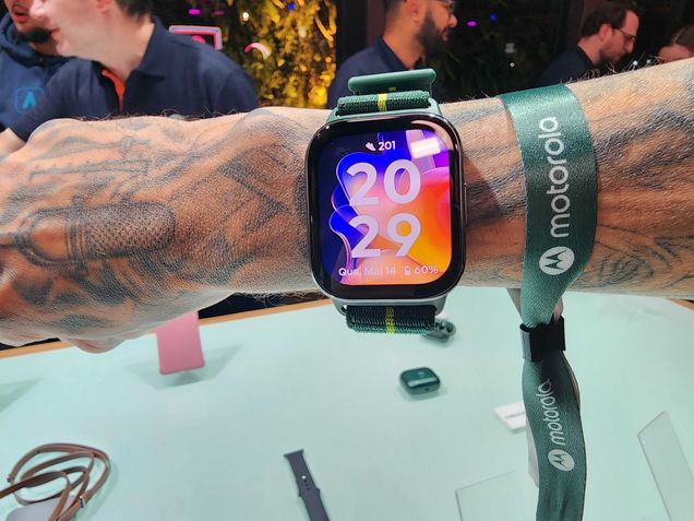 Moto Watch Fit
