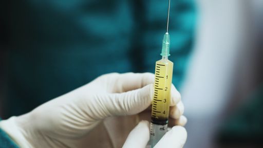 Temos vacina contra a COVID-19? Pfizer completa testes com 95% de eficácia