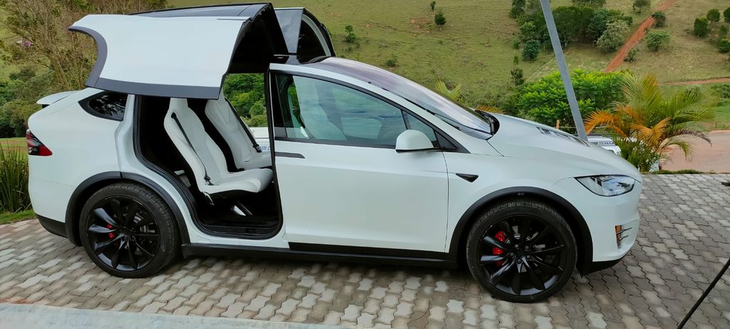 Tesla Model X só foi para a pista com o dono ao volante (Imagem: Paulo Amaral/Canaltech)