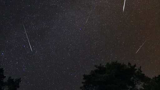 Tau-Herculídeas: a tempestade que pode chegar a 100 mil meteoros em maio