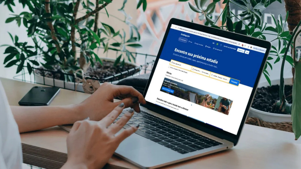 Golpe usa técnicas de phishing para roubar vítimas no Booking (Imagem: Reprodução/Stays)