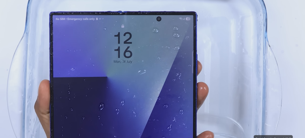 Galaxy Z Fold 7 molhado