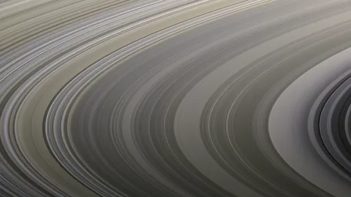 Detalhe sutil nos anéis de Saturno revela mistérios sobre o núcleo do planeta