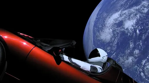 Tesla Roadster lançado pela SpaceX completa sua primeira órbita ao redor do Sol