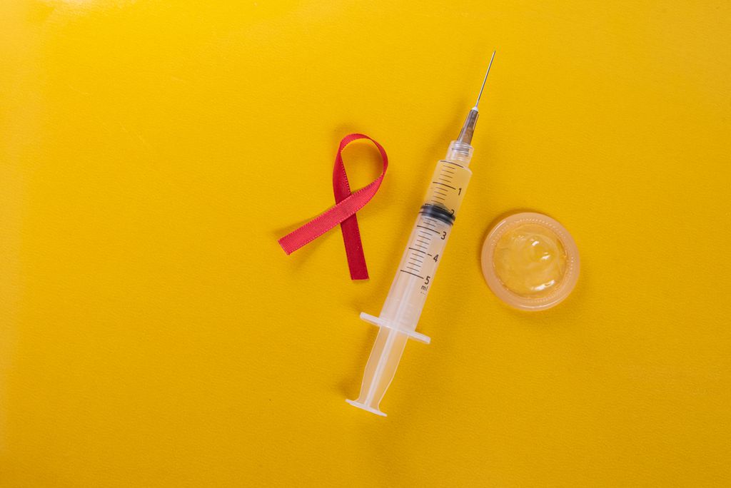 É COVID-19 ou HIV? A confusão que levou ao cancelamento da vacina (Imagem: Reprodução/Freepik)