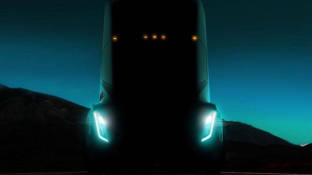 Tesla apresenta seu primeiro caminhão elétrico e o novo esportivo Roadster