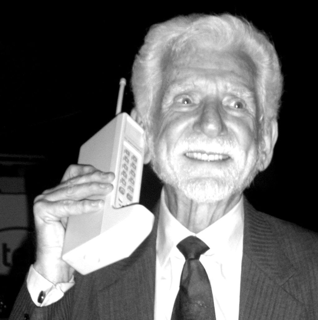 Primeira ligação feita com um celular completa 45 anos; relembre a história