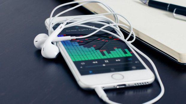 Projeto de lei quer obrigar que smartphones tragam função de rádio FM ativada
