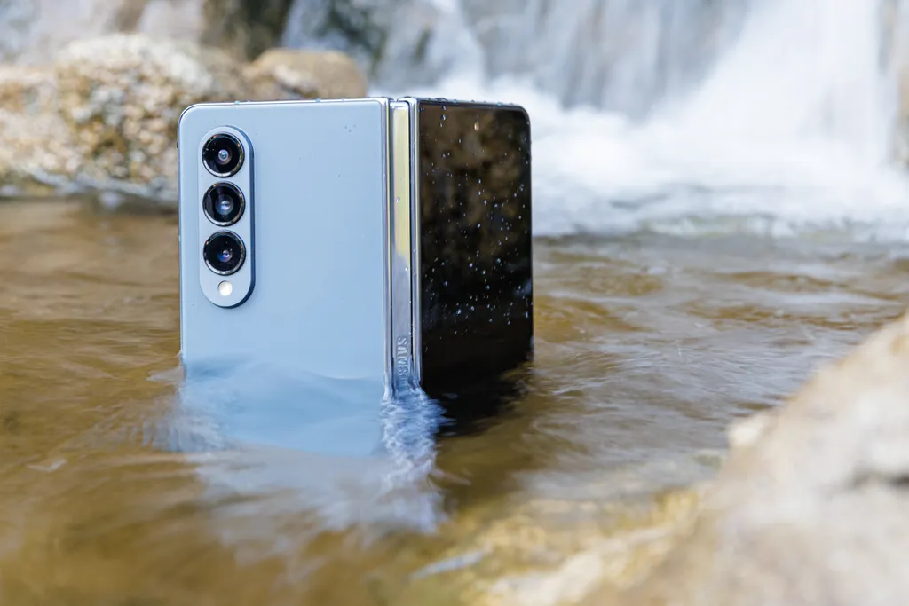 Galaxy Z Fold 4 tem proteção contra água, assim como seu antecessor (Imagem: Ivo Meneghel Jr/Canaltech)