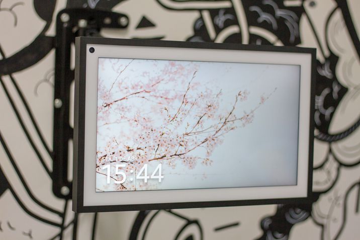 Echo Show 15 tela