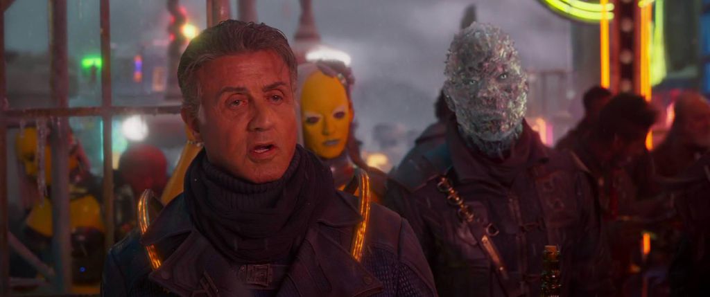 Sylvester Stallone interpretou o capitão Stakar Ogord em Guardiões da Galáxia vol. 2 (Imagem: Reprodução / Super hero Screencaps)