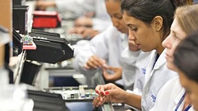 Foxconn é acusada de forçar estudantes a trabalhar em suas fábricas