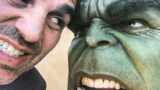 Mark Ruffalo comemora fim das gravações de Thor 3 postando fotos dos bastidores