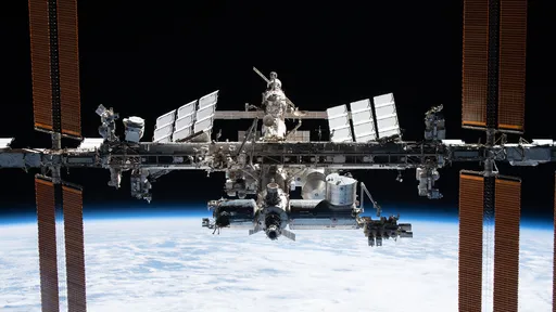 Parece que a ISS precisou mudar sua órbita de novo para desviar de lixo espacial