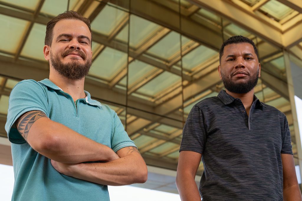 Isaque Cruz e Rafael Alves, da OnlineOS (Imagem: Divulgação/Nubank/Pedro Ribeiro)