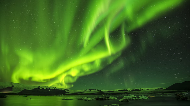 Vídeo mostra cores e formas de aurora boreal brilhante na Islândia -  Canaltech
