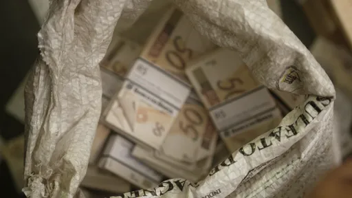 Crítica 3 Tonelada$ | Documentário cava história sobre assalto ao Banco Central 