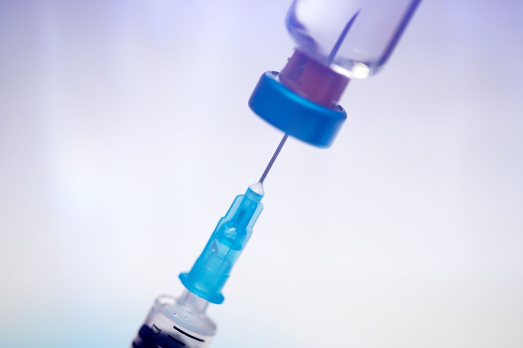 Vacina contra a COVID-19 da UFMG poderá envolver até 40 mil voluntários nos estudos clínicos (Imagem: Reprodução/Erika8213/Envato Elements)