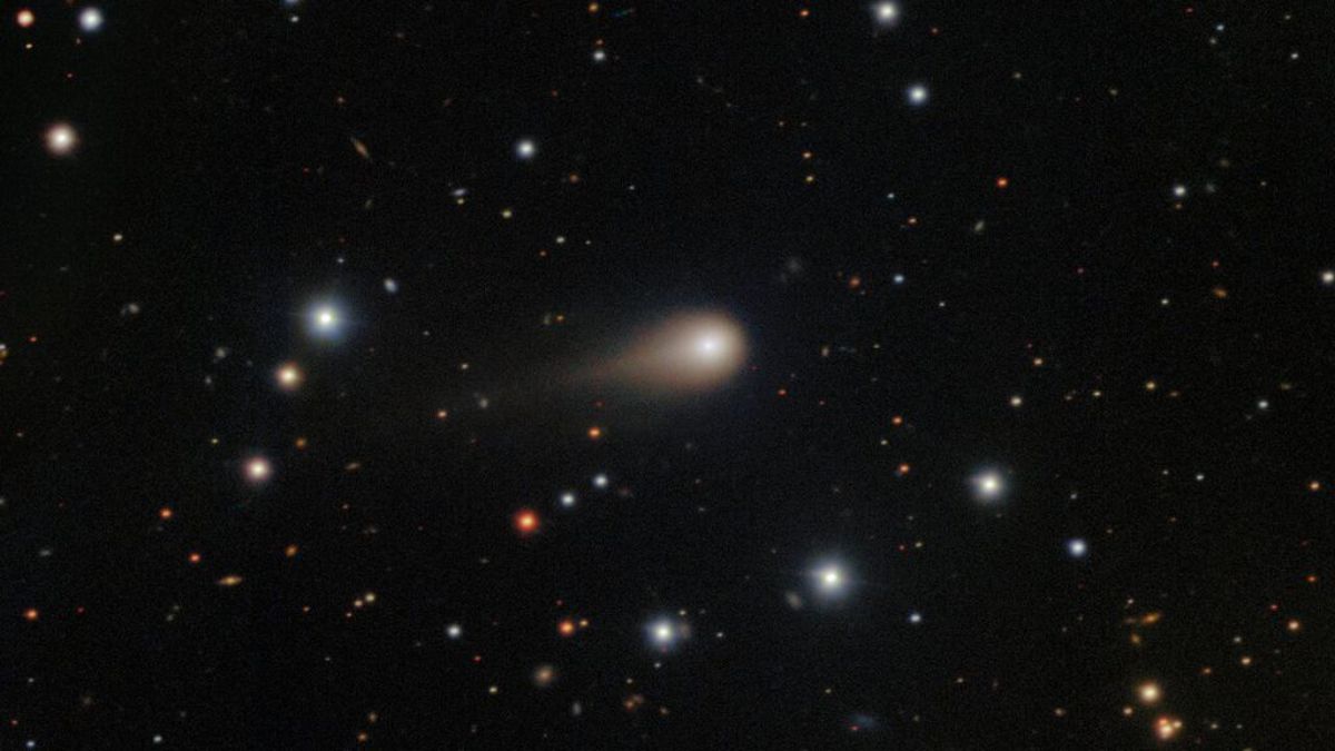 Novas imagens do cometa interestelar 3I/ATLAS mostram jato em direção ao Sol