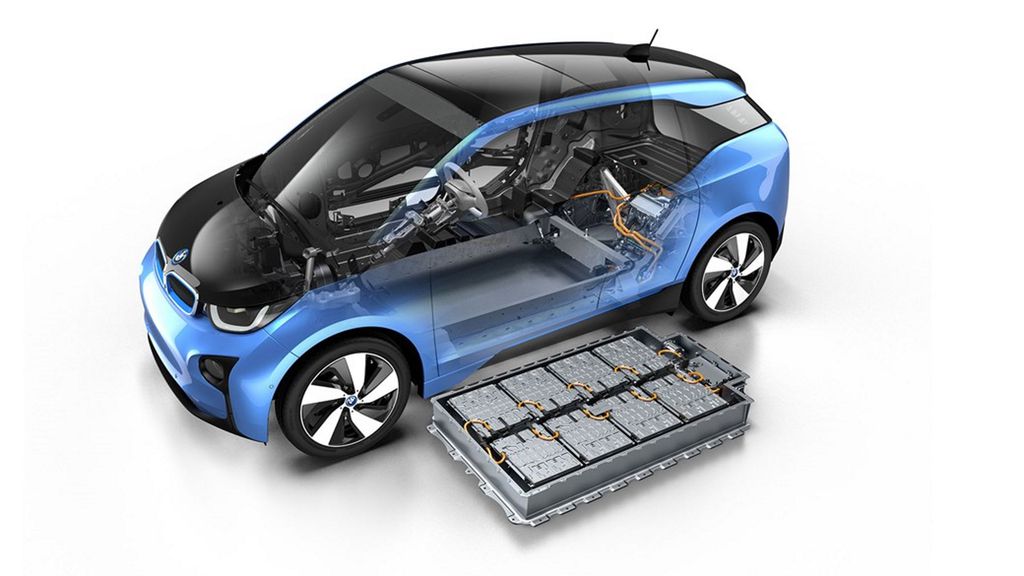 Sistema de baterias dos carros elétricos aumenta consideravelmente o peso (Imagem: Reprodução/Car Magazine)