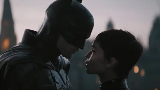 Novo teaser The Batman aprofunda relação conturbada com a Mulher-Gato