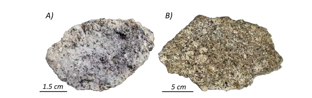 Fotografias de amostras manuais dos meteoritos Ksar Ghilane 022 (A) e Noroeste da África (NWA) 15915 tiradas por Jared Collins.