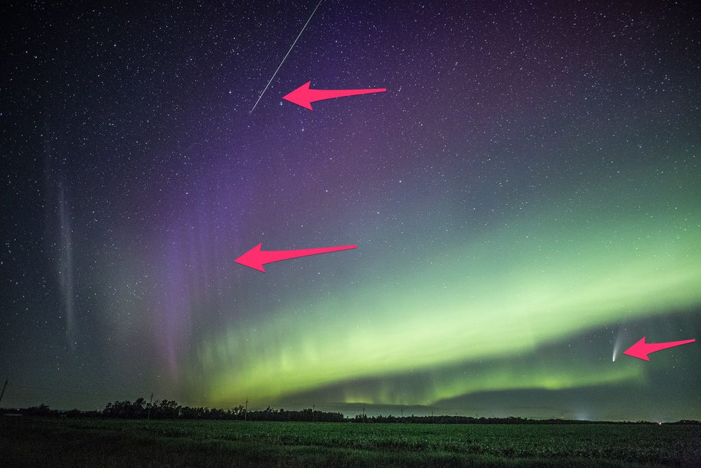 O meteoro está indicado na parte de cima da foto, o STEVE do lado esquerdo e o cometa Neowise no lado direito (Imagem: Donna Lach)
