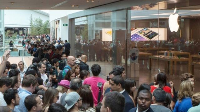 Inauguração da Apple Store no Brasil teve fila com mais de 1700 pessoas